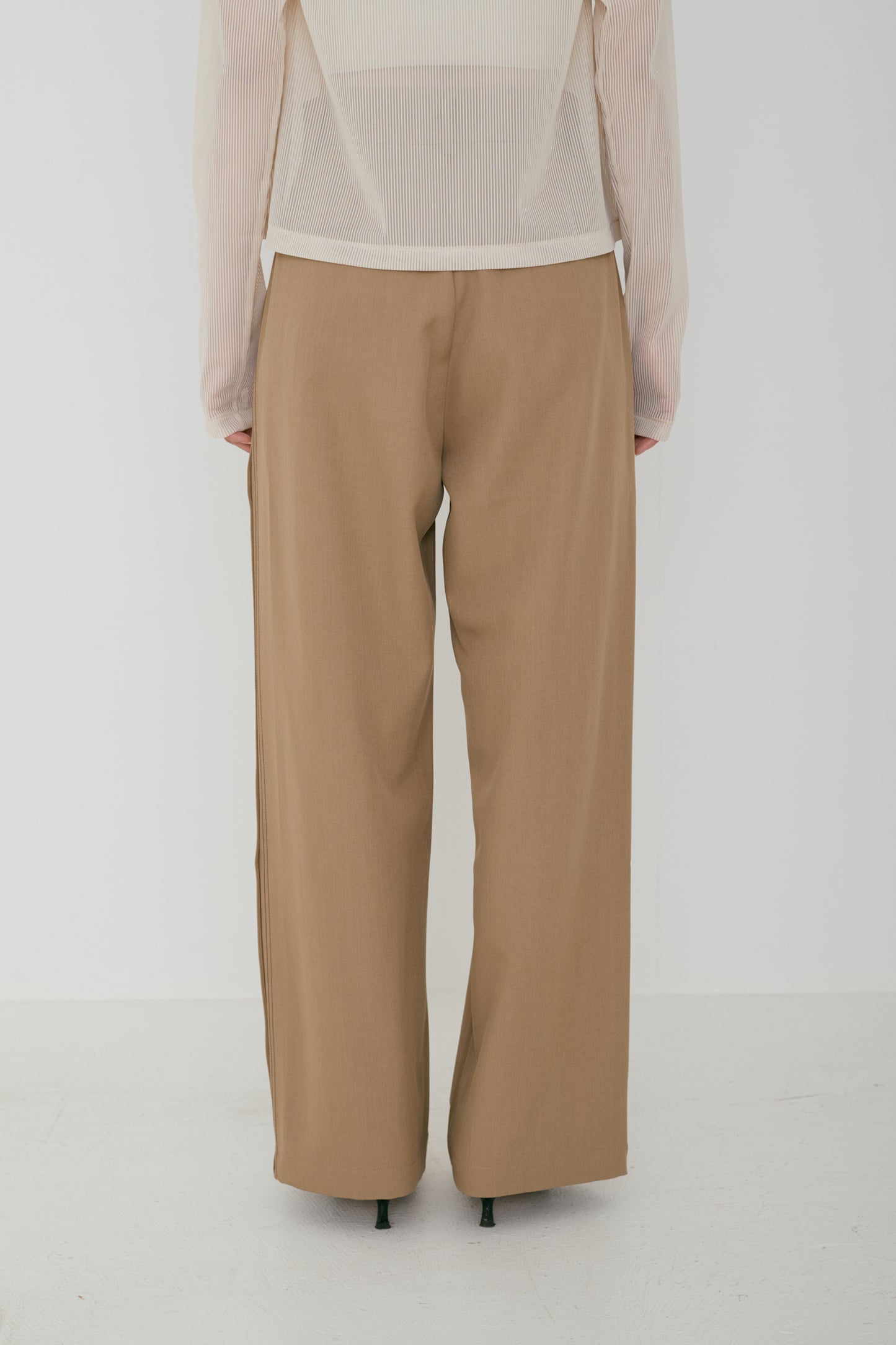 <RE STOCK> line tuck tracksuit