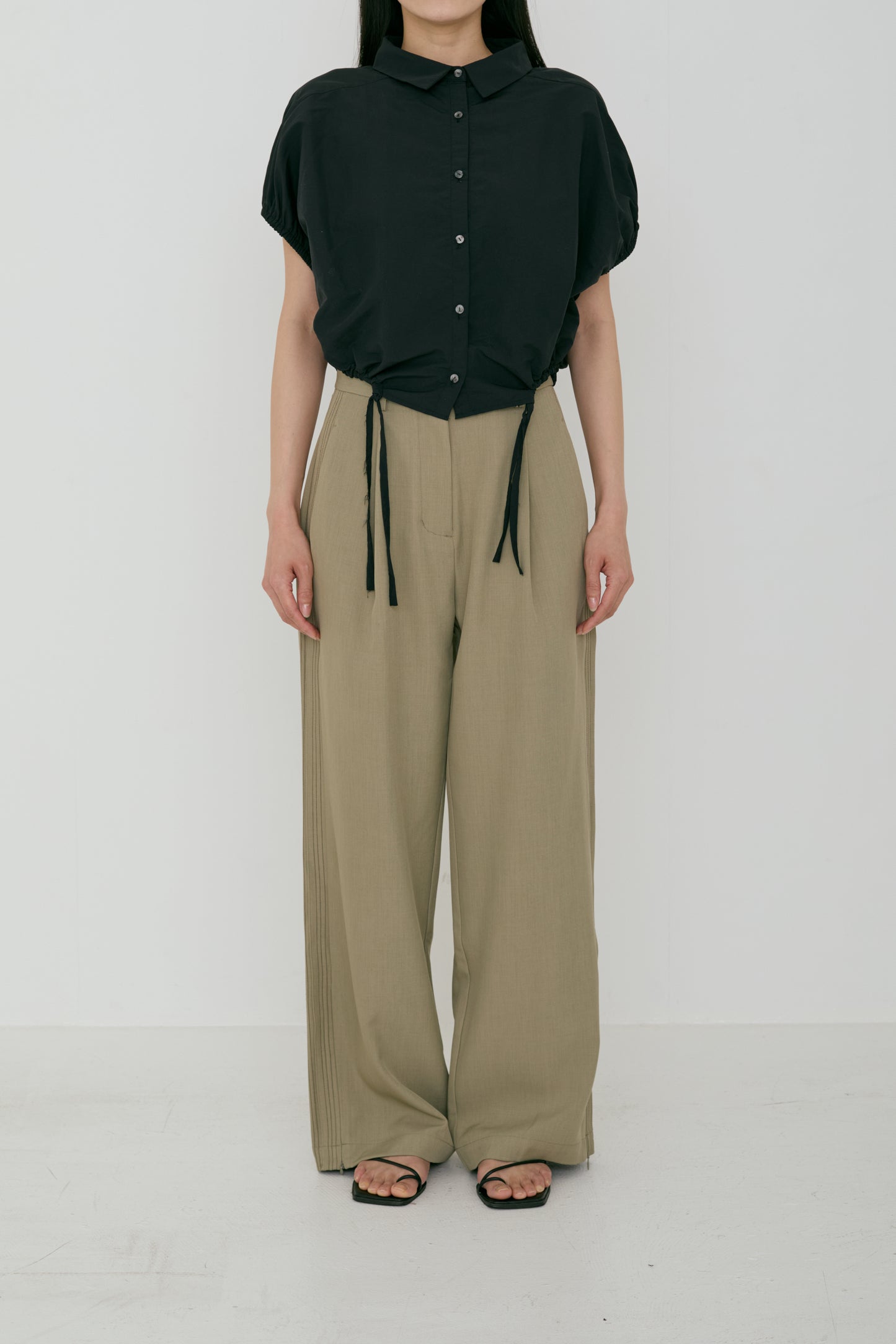 <RE STOCK> line tuck tracksuit