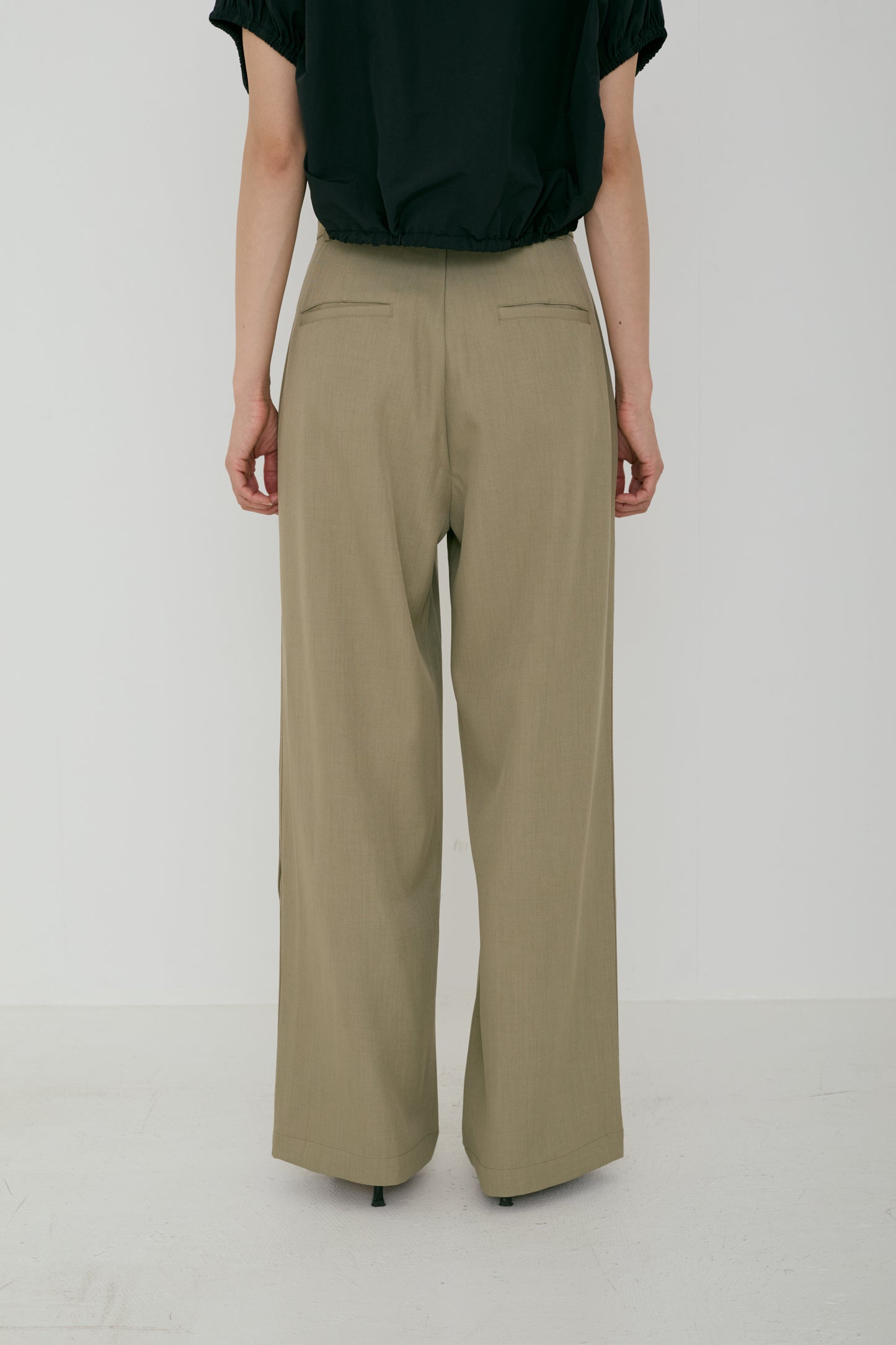 <RE STOCK> line tuck tracksuit