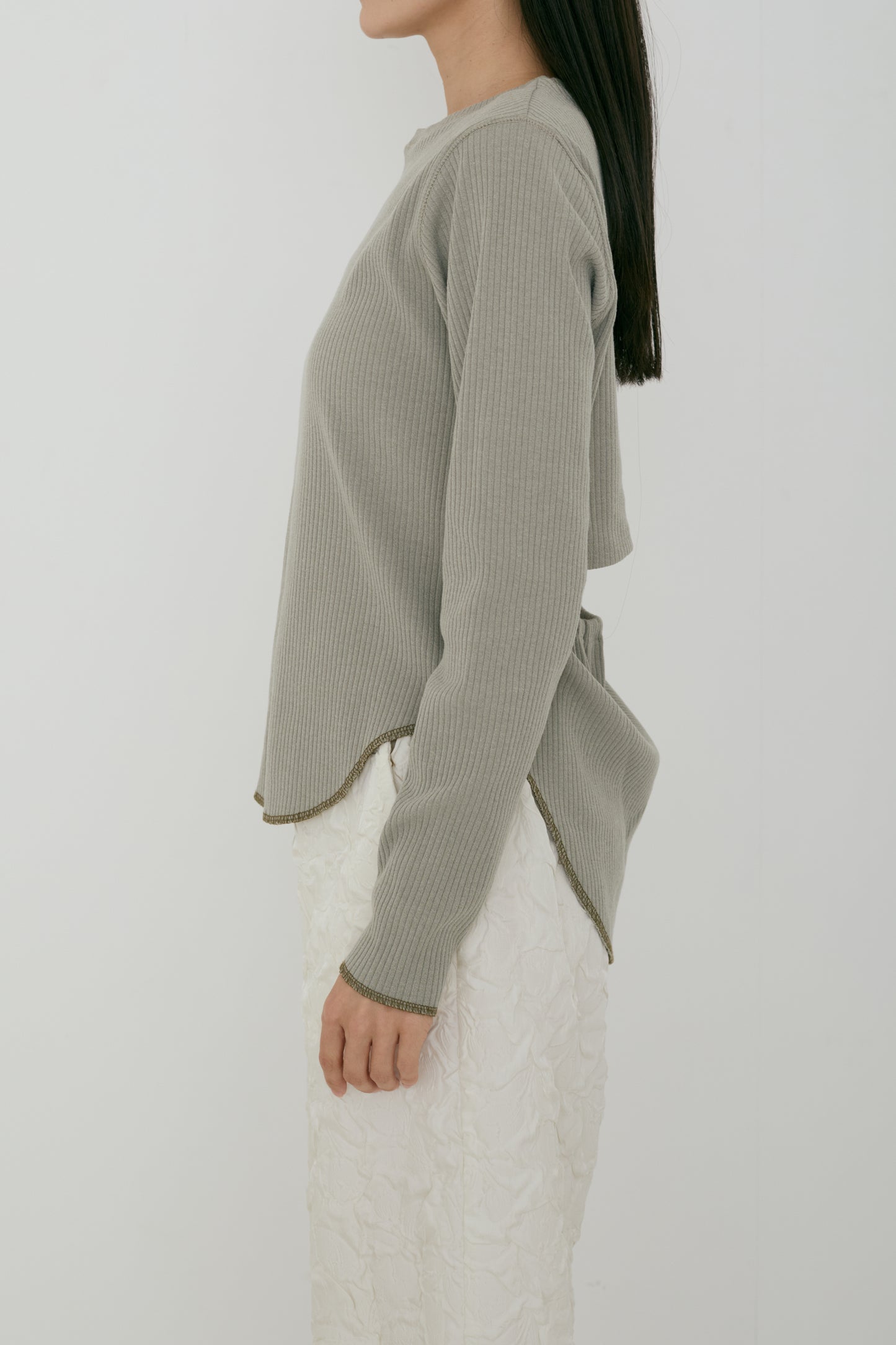 back round cut-sew