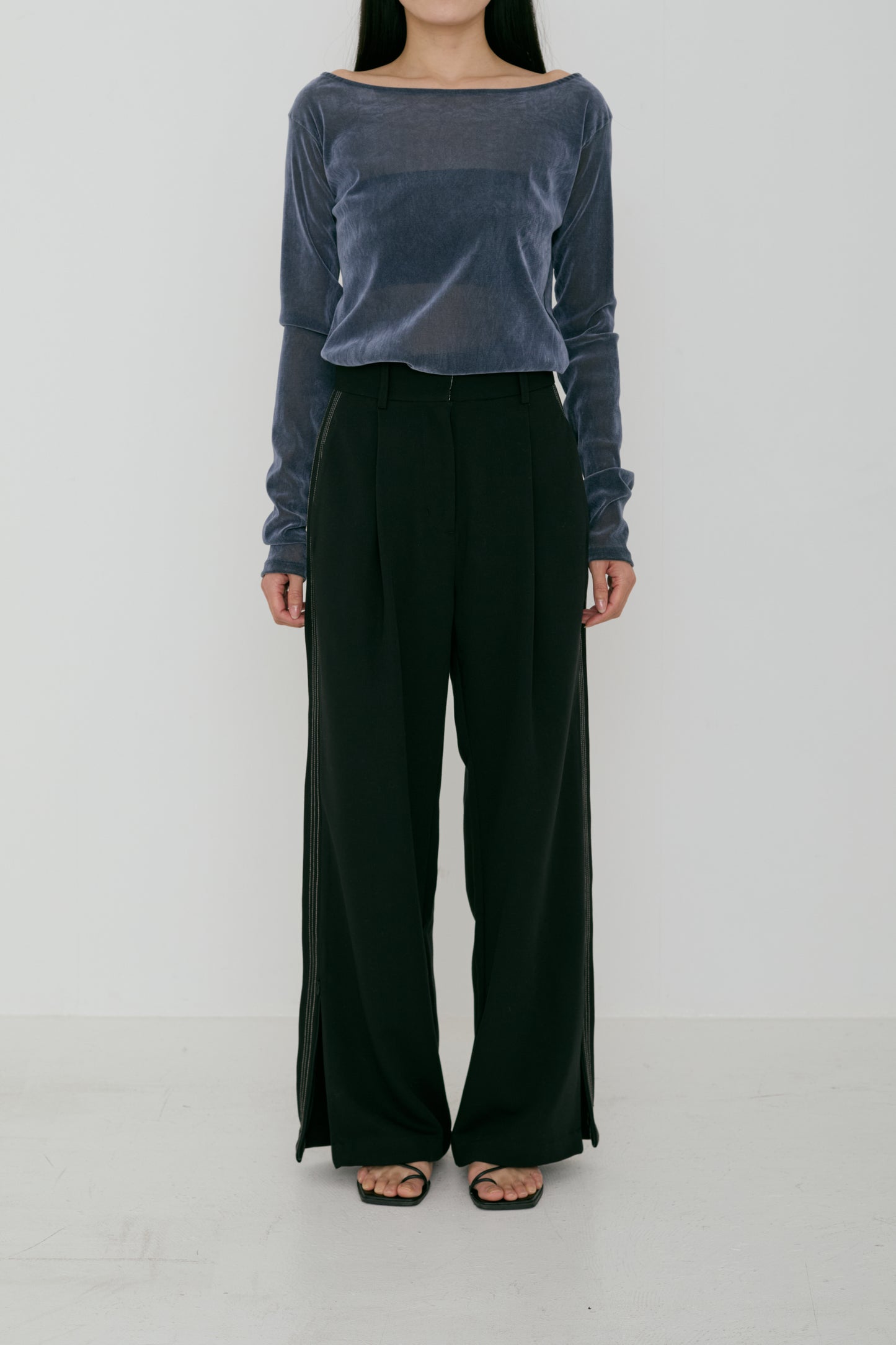 <RE STOCK> line tuck tracksuit
