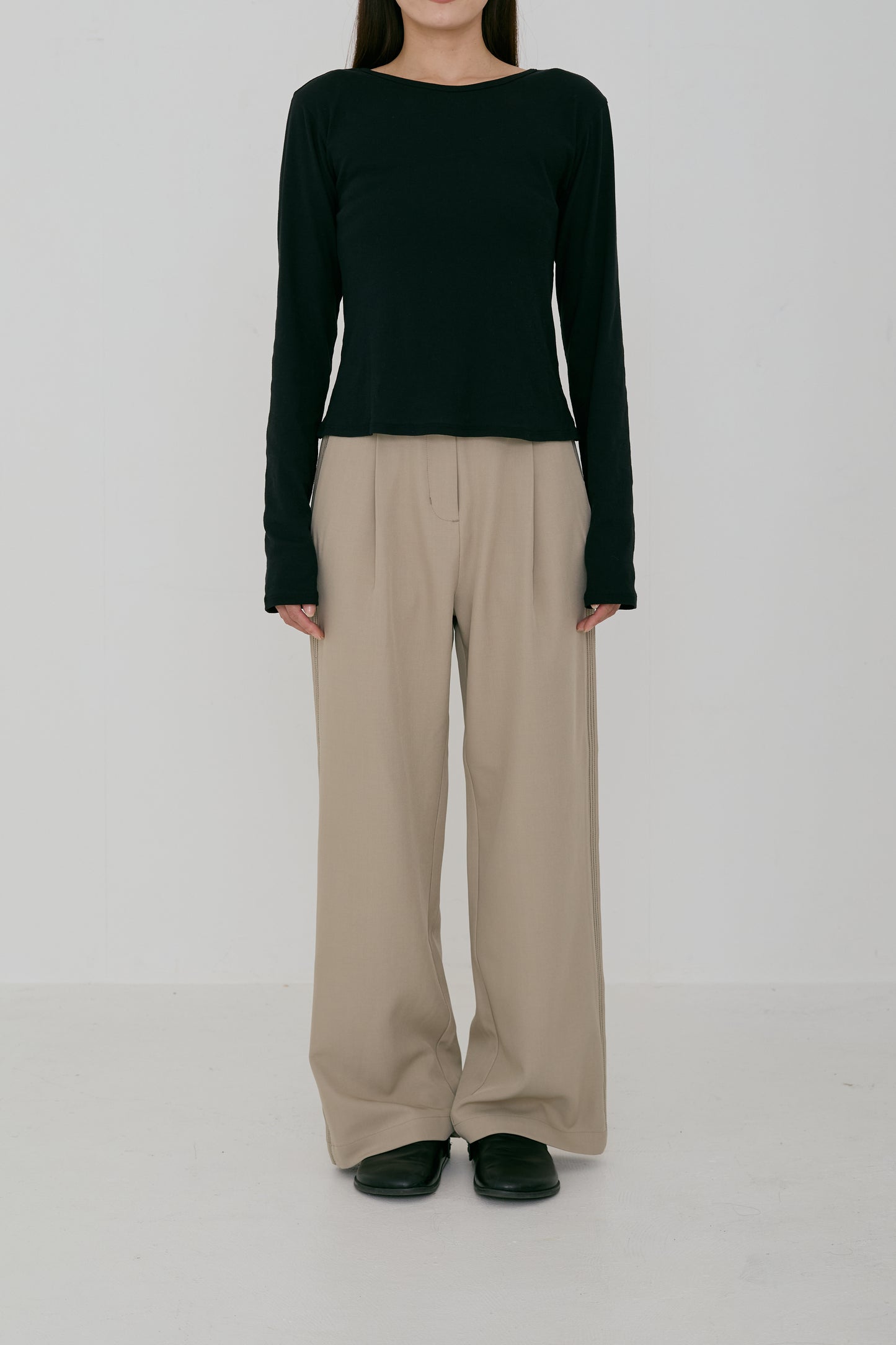 <RE STOCK> line tuck tracksuit