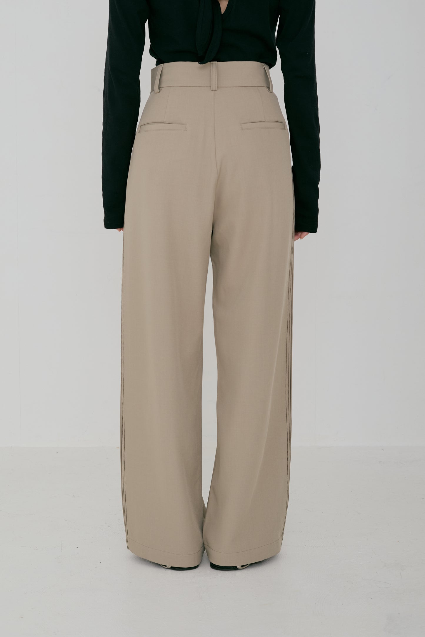 <RE STOCK> line tuck tracksuit