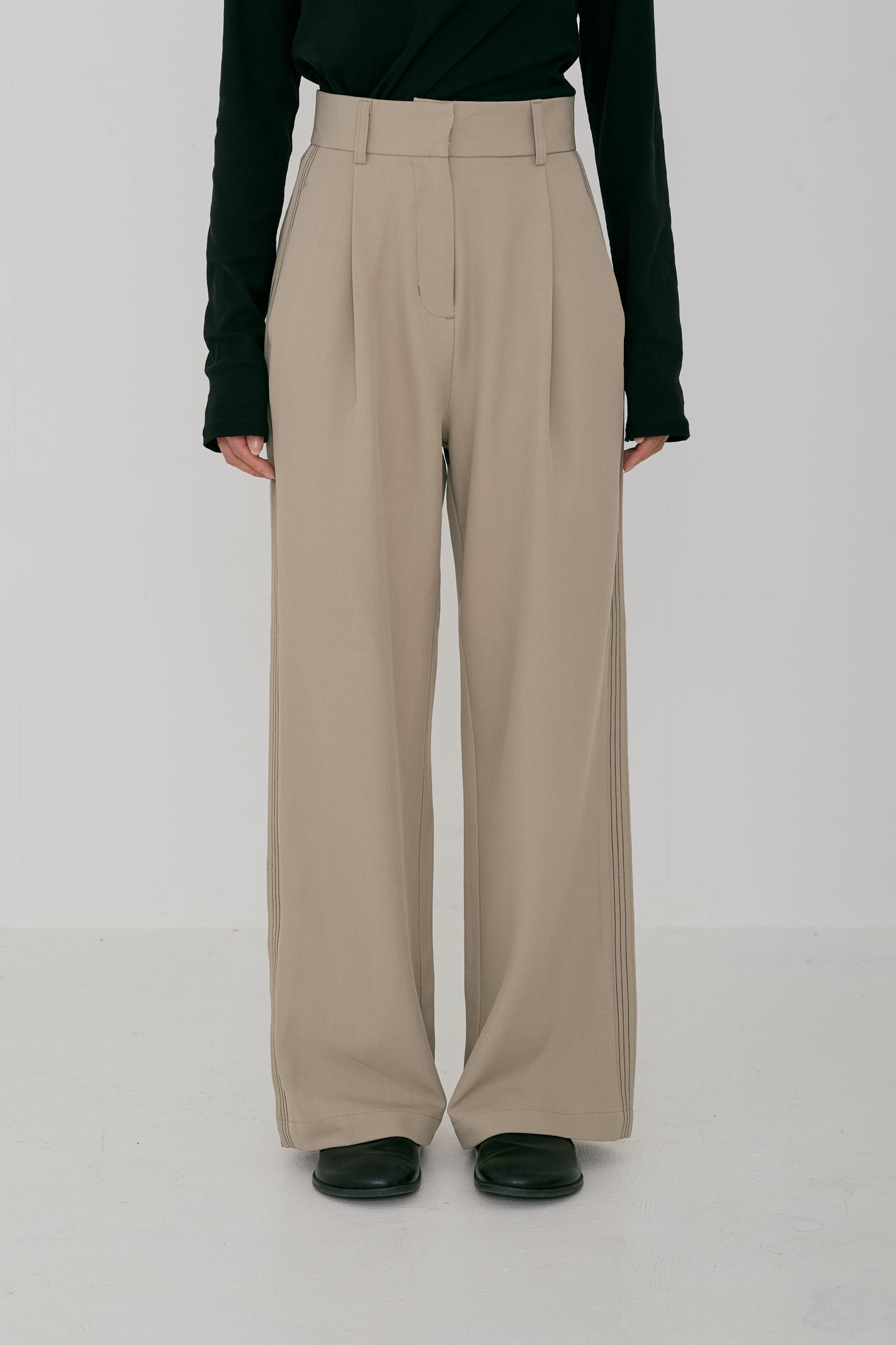 <RE STOCK> line tuck tracksuit