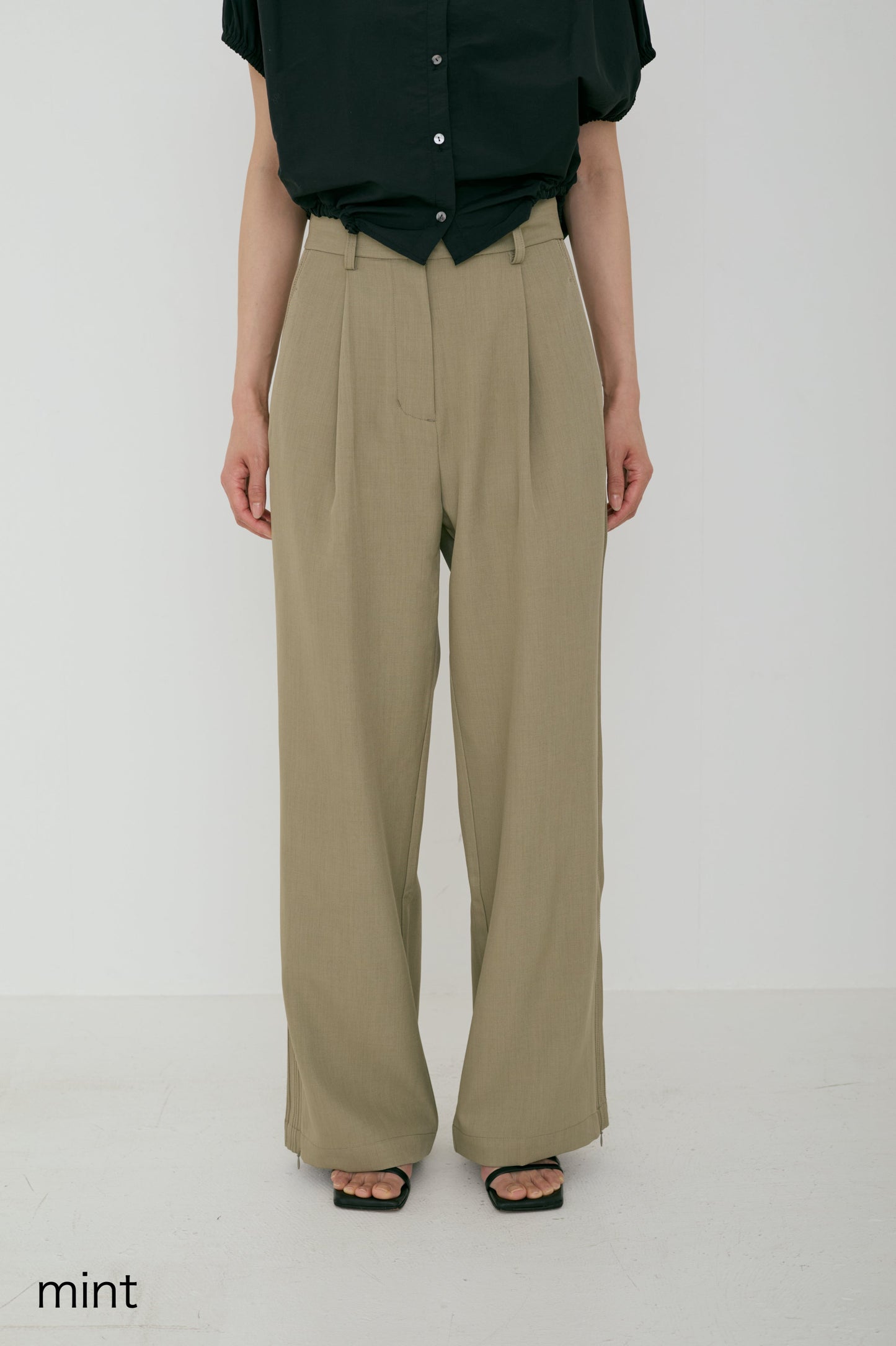 <RE STOCK> line tuck tracksuit