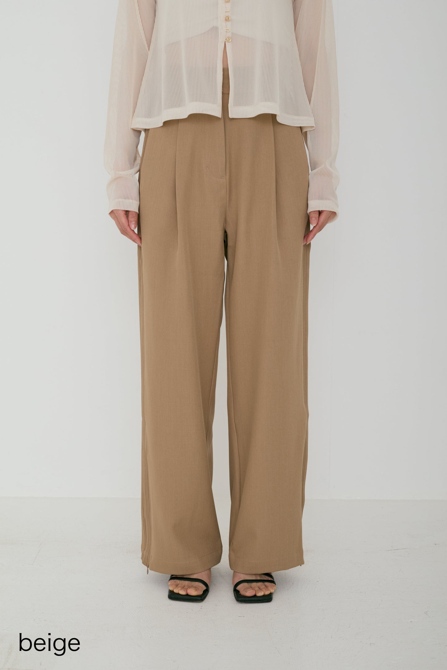 <RE STOCK> line tuck tracksuit