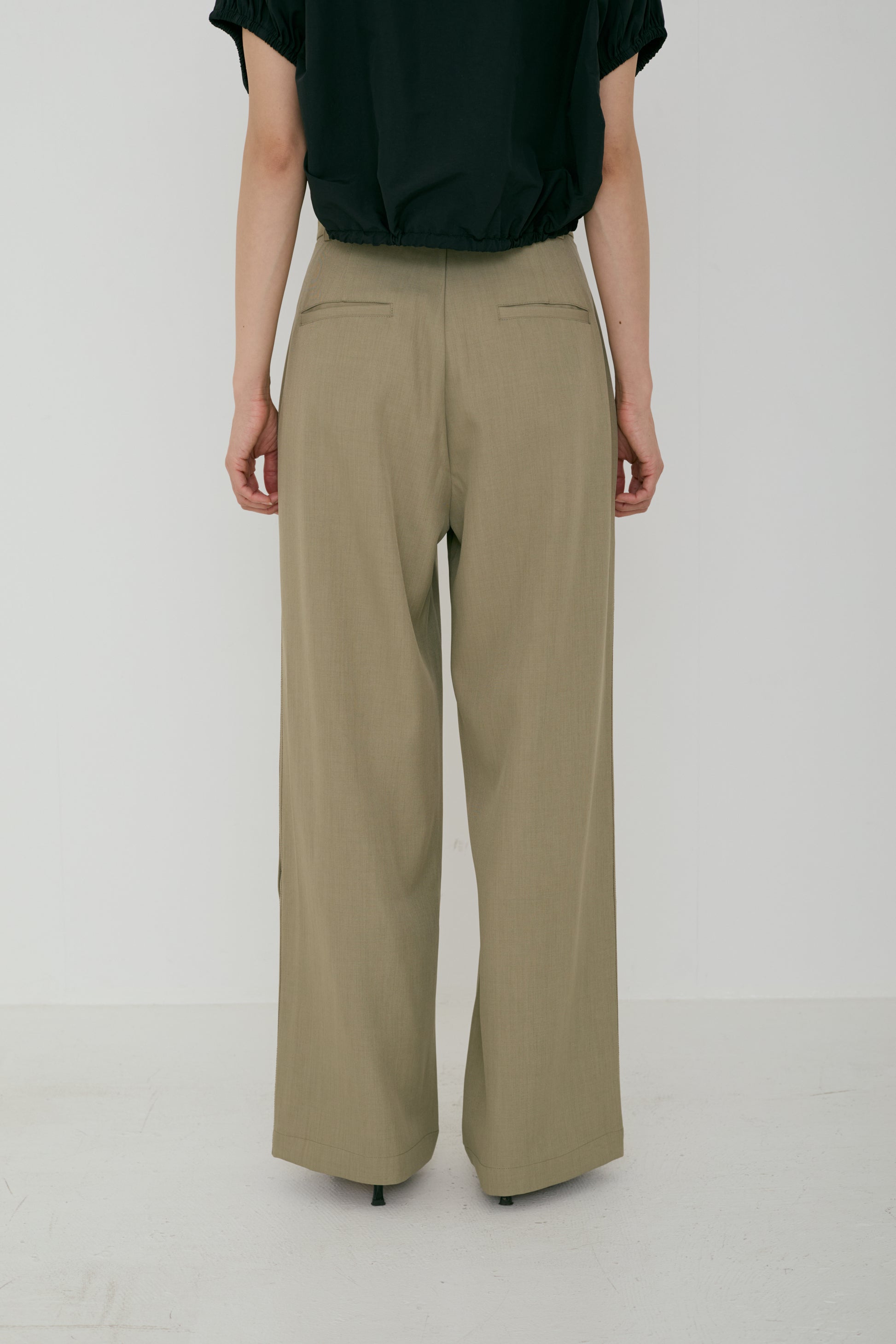 パンツ Alia line tuck tracksuit Alia_0222_0233_1946x.jpg?v=