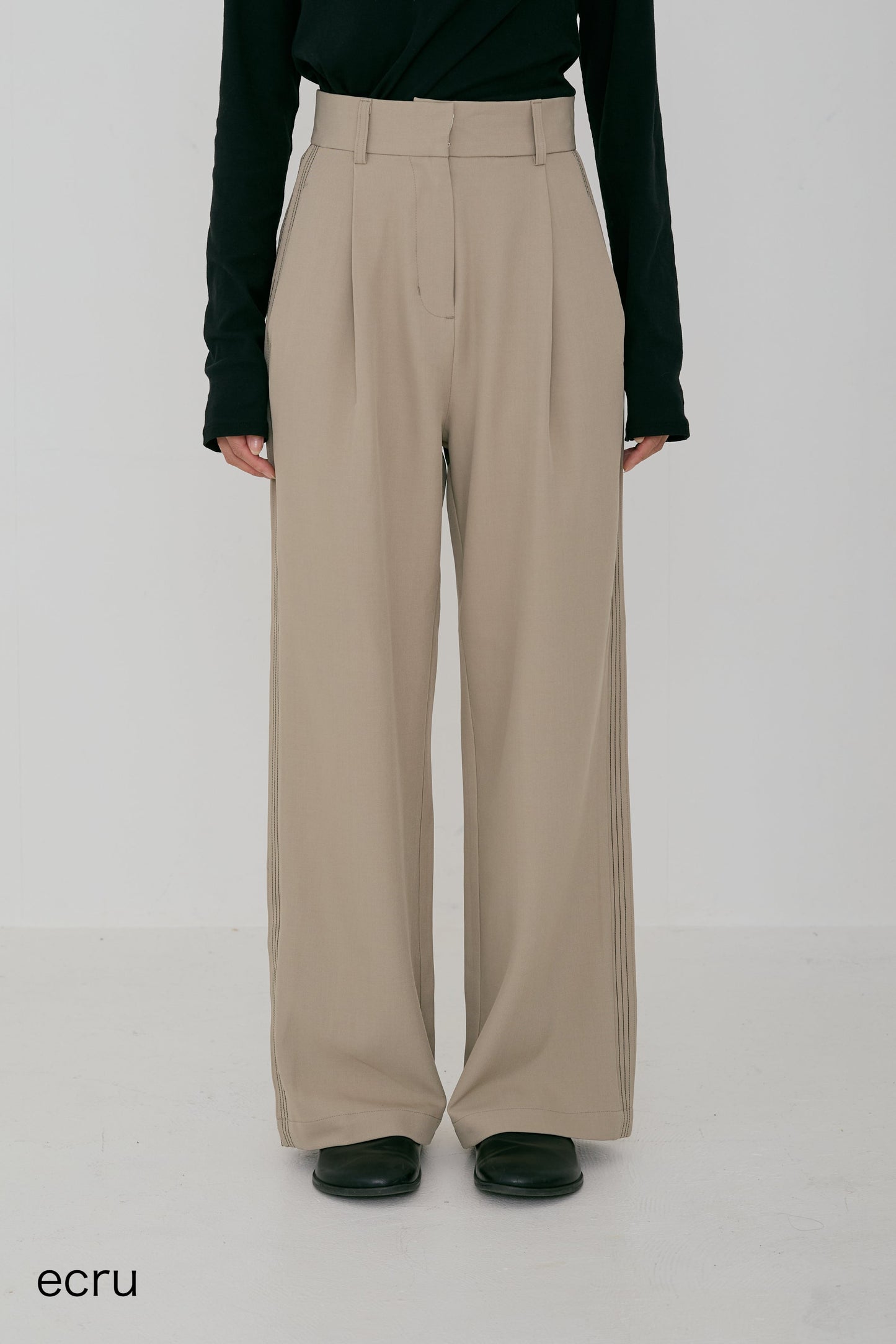 <RE STOCK> line tuck tracksuit